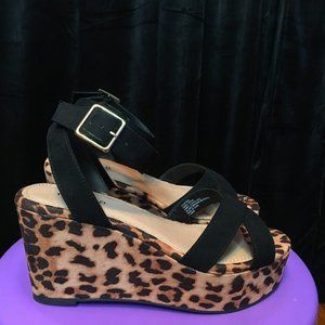 NWOT Torrid Faux Suede Platform Wedge Size 7.5